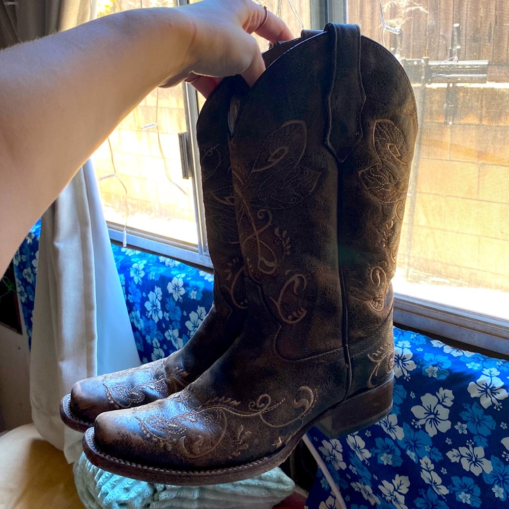 Circle G nice boots lightly worn minimal scuffing on toe/ heel area